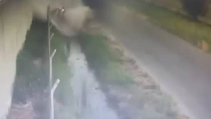 Otomobil sulama kanalına devrildi: 2 yaralı