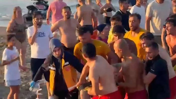 Ordu'nun Altınordu ilçesinde denize giren iki gençten biri boğuldu.
