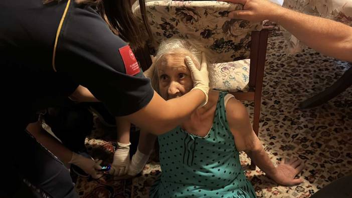 Evinde düşüp yaralanan yaşlı kadını ekipler kurtardı
