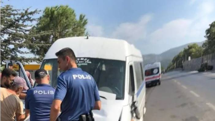 Manisa’da işçi servisi ağaca çarptı: 8 yaralı