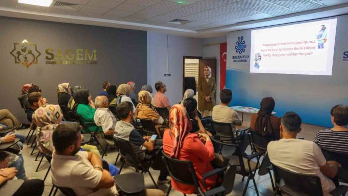 SAGEM’den ebeveynlere okula uyumda ailenin rolü semineri