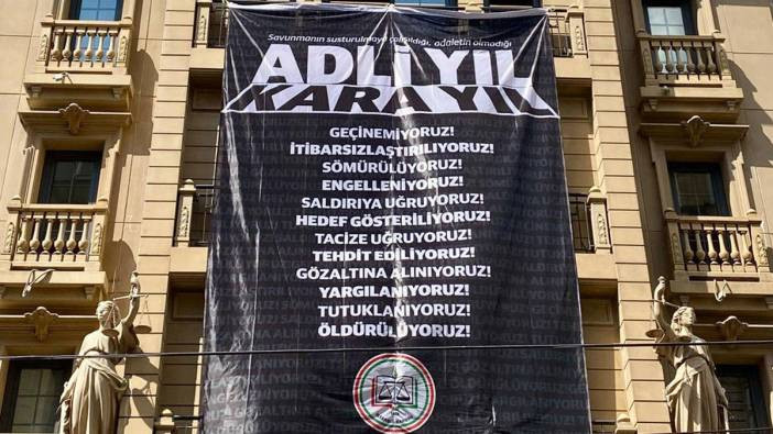 Barodan adli yıl açılışına pankart