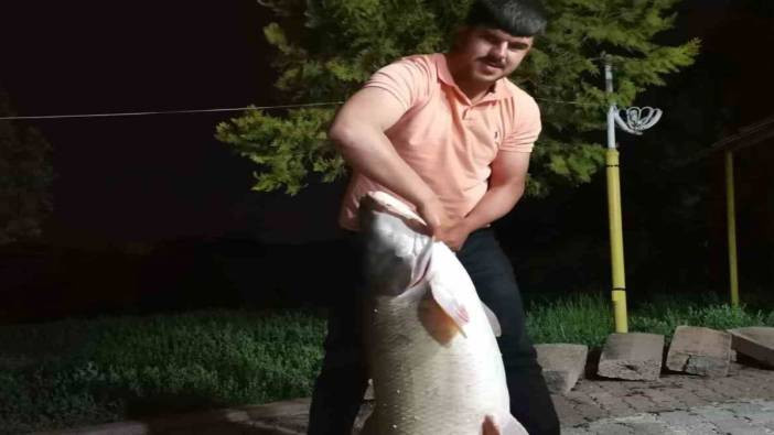 Baba-oğul nehirde yakaladı! Tam 75 kilo ağırlığında