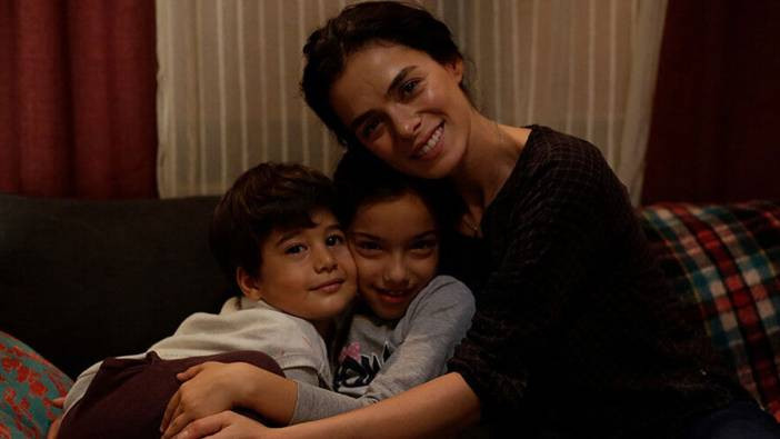 Çocuk oyuncunun ailesinden Özge Özpirinçci hakkında şok suçlama! “Kızımın üzerinden milyonlar kazandılar”