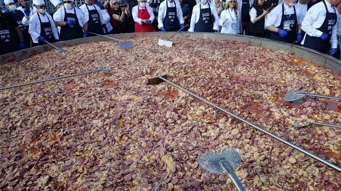 Rekor Afyon'da kırıldı! Dünyanın en büyük sucuklu yumurtası 1930 kilo