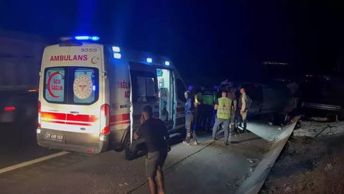 Lastiği patlayan minibüs takla attı: 2 ölü