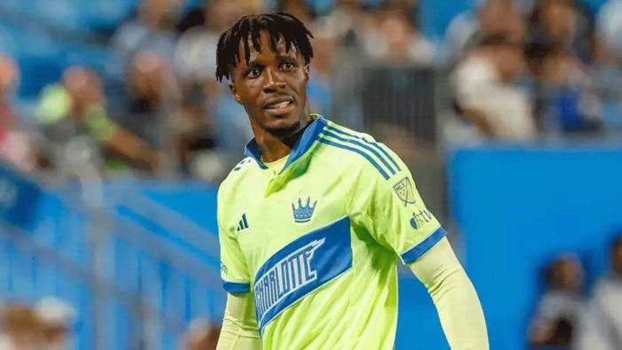 Olaylı maçın yıldızı eski Galatasaraylı Wilfried Zaha!