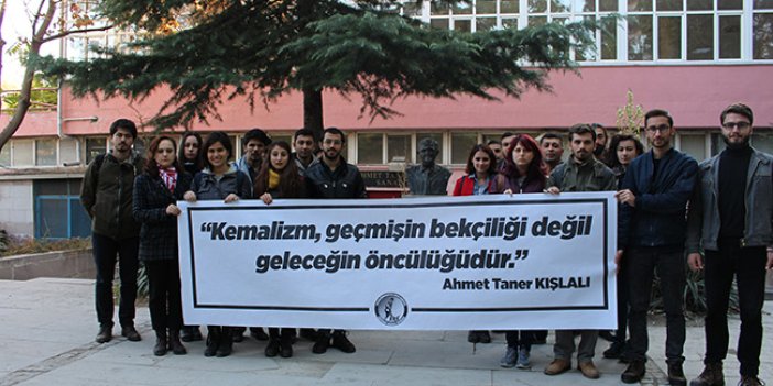 Ahmet Taner Kışlalı Unutulmadı