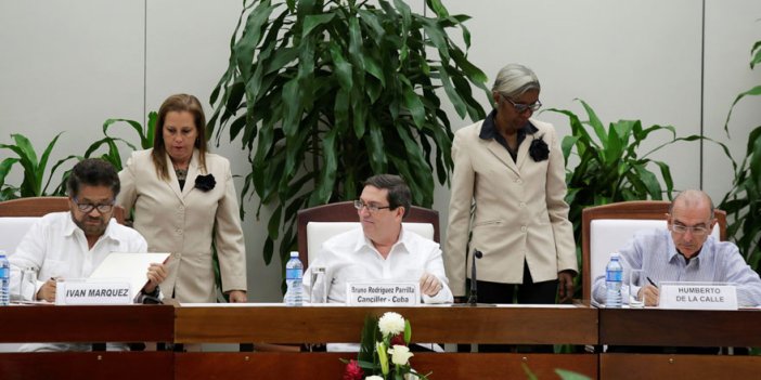 Kolombiya ve Farc barış anlaşmasını imzaladı