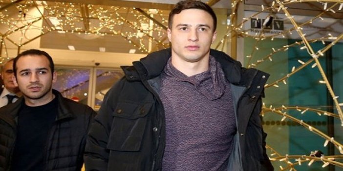 Beşiktaş Mitrovic'i KAP'a bildirdi