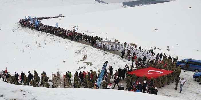 Vefakar gençlik fedakar ecdadını unutmadı