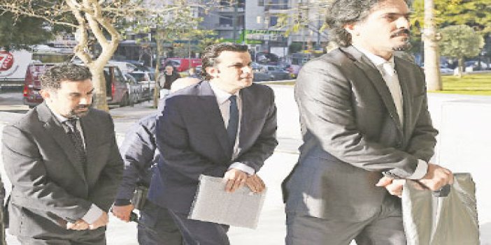 Kaçak 8 darbeci Yunan mahkemesine kelepçesiz getirildi