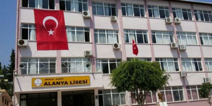 Alanya Lisesi’nde İzmir Marşı'na yasak!