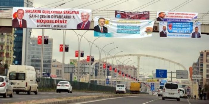 Erdoğan Diyarbakır'da Kürtçe pankartlarla karşılandı