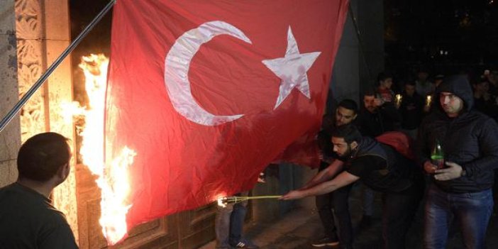 Erivan’da, Türk Bayrağı yaktılar