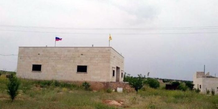 Rus bayrağıyla YPG paçavrası yan yana!