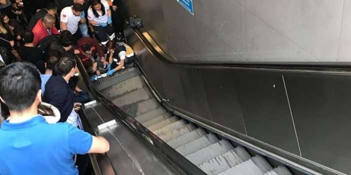 Metrobüs durağında korkunç kaza