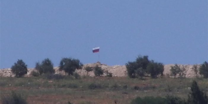 Türkiye sınırına Rusya bayrağı