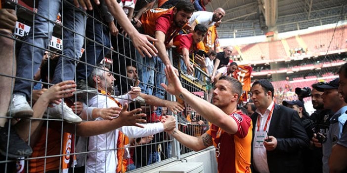 Podolski ve Bruma veda etti