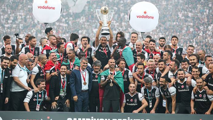 Beşiktaş şampiyonluk kupasını böyle aldı! (03 Haziran 2017)