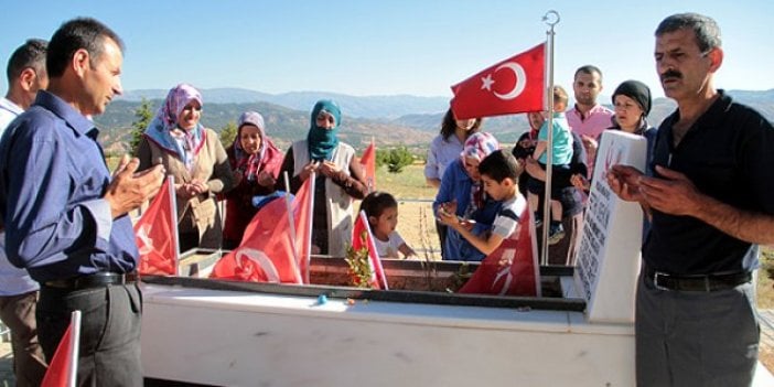 Şehit polis Sekin'in kabrine ziyaretçi akını