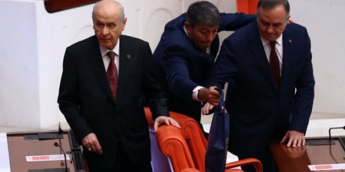 Bahçeli, HDP'lilerle selamlaştı Kılıçdaroğlu'nu es geçti