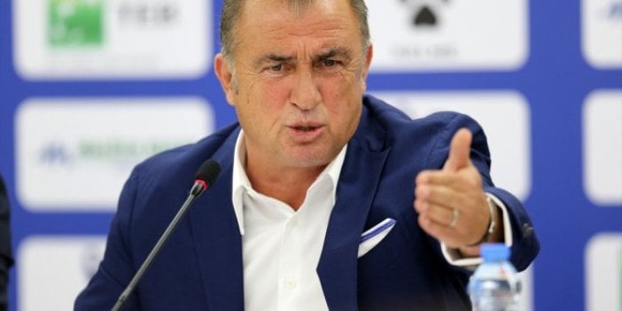 Türkiye Futbol Direktörü Fatih Terim basın toplantısı düzenliyor