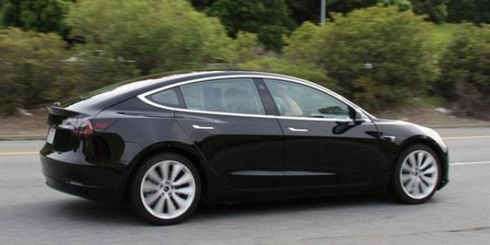 63 bin kişi Tesla Model 3 siparişini iptal etti