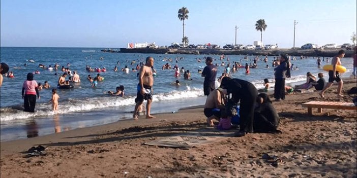 Samsun'da denize çıplak giren Suriyeliyi linçten polis kurtardı