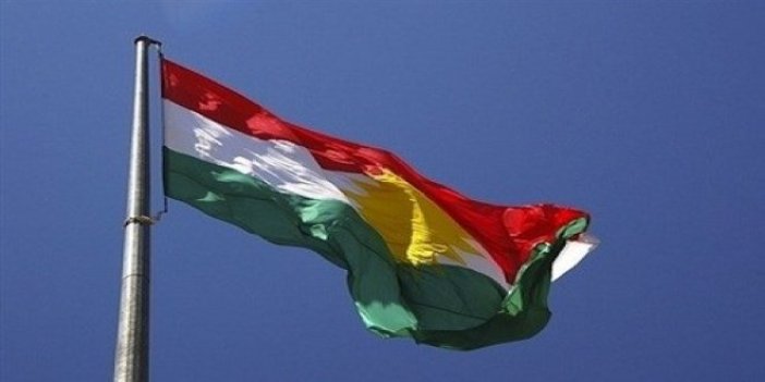 Barzani sözde Kürdistan bayraklarını indirmiyor!
