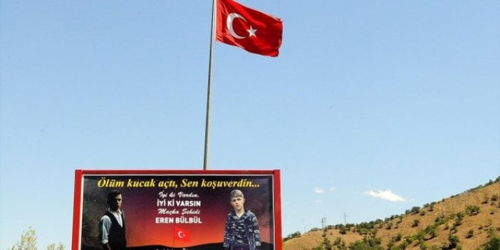 Bingöllü köylüler Şehit Eren Bülbül için tabela diktiler