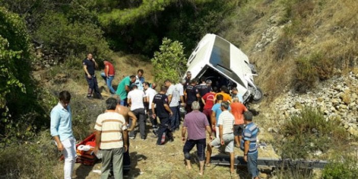 Tur otobüsü devrildi: Ölü ve yaralılar var