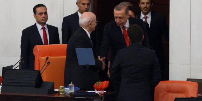 Meclis yine 'Atatürk'süz açıldı