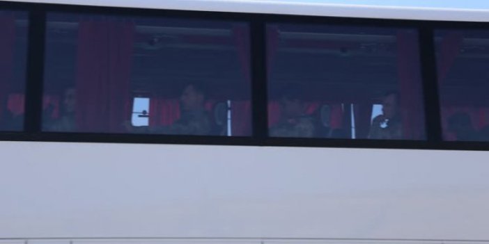 Komandolar Suriye'ye otobüsle sevk edildi