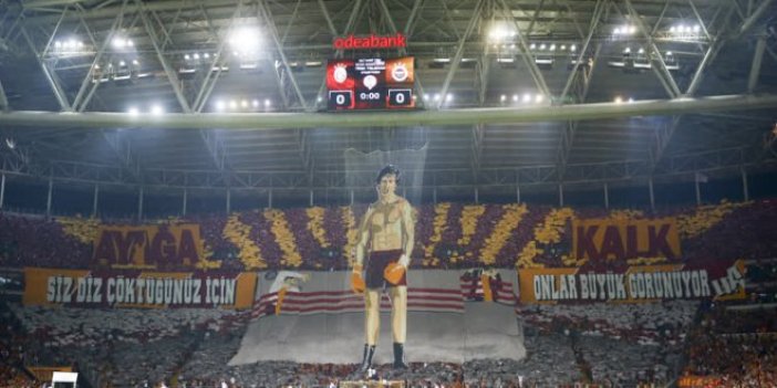 Galatasaray taraftarından derbi koreografisi