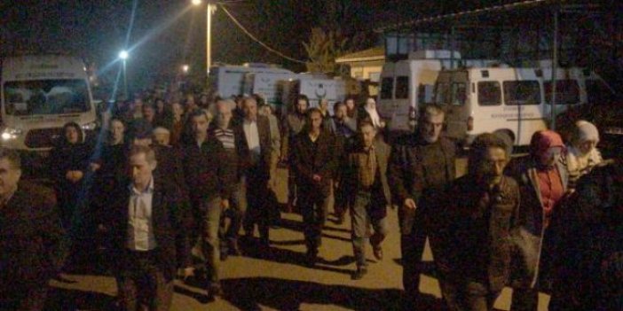 HDP'li vekiller kırmızı listedeki teröristin cenazesine katıldı