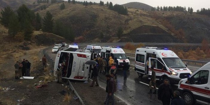 Elazığ'da yolcu otobüsü devrildi: 2 ölü