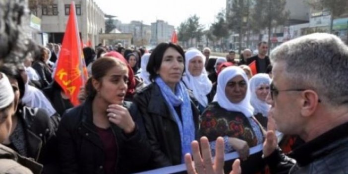 HDP'li Ayşe Başaran, terörist cenazesinde!