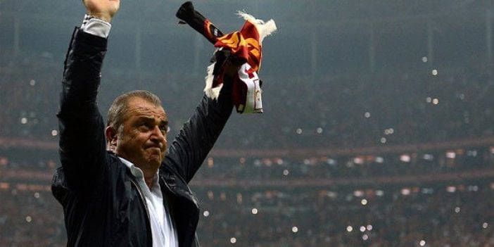 Galatasaraylı taraftarlar Fatih Terim'in evine gitti