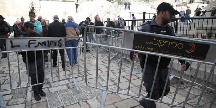 İsrail'den Kudüs'ün ana girişine  barikat