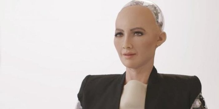 Bahçeli'nin tepkisini çeken 'Robot Sophia' konuştu