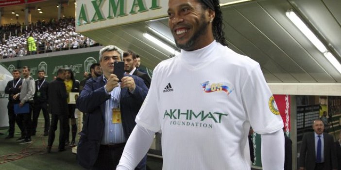 Ronaldinho futbolu bıraktı
