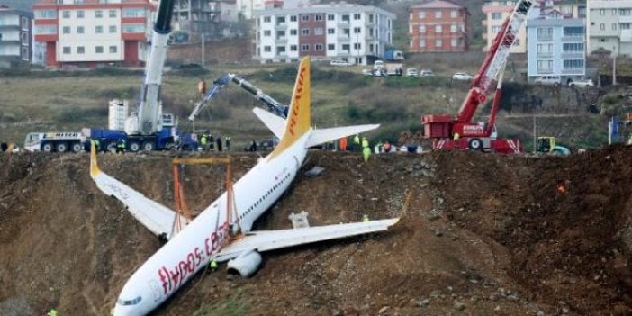 Trabzon Havalimanı'nda vinçlerle çalışmalara başlandı