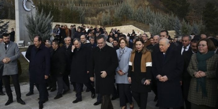 Bahçeli'den Ülkücü Şehitler Anıtı'na ziyaret