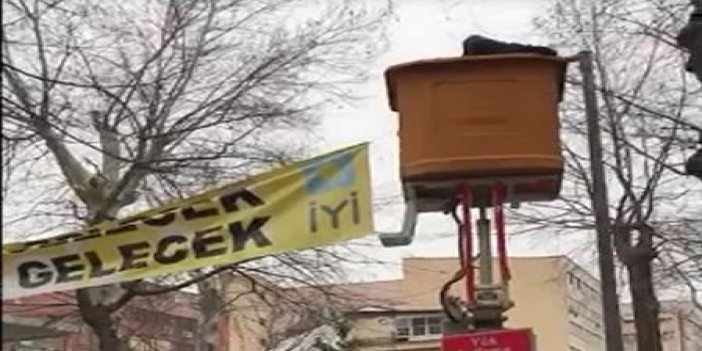 İzmit Belediyesi Akşener pankartlarını kaldırdı