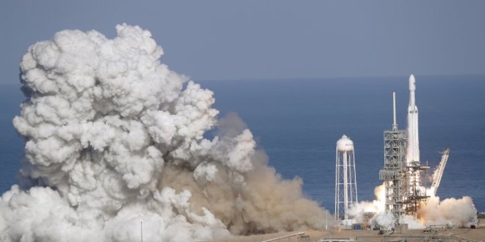 Falcon Heavy'nin maliyeti NASA'nın roketlerinden yüzde 50 daha ucuz