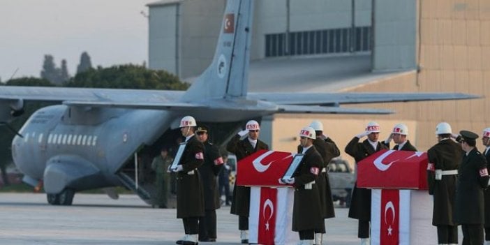 Şehit askerler için İzmir'de askeri tören düzenlendi