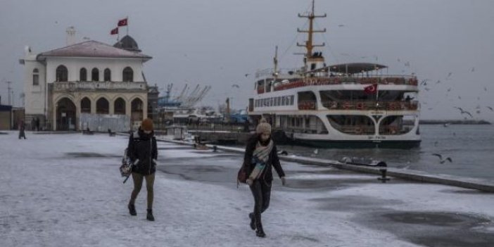 İstanbul güne karla uyandı