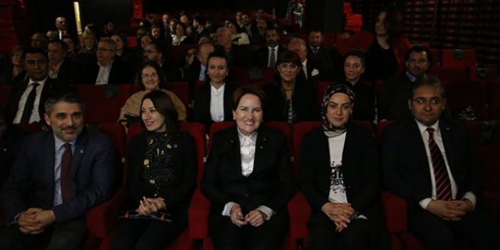 Meral Akşener tiyatroda