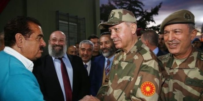 Times: Erdoğan neden askeri üniforma giydi?